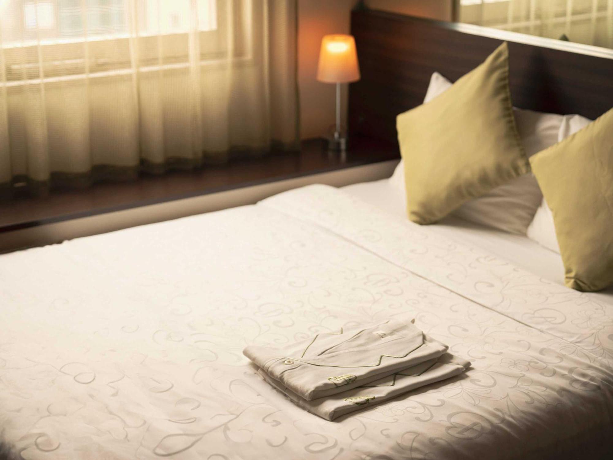 Hotel Brighton City Osaka Kitahama Bagian luar foto